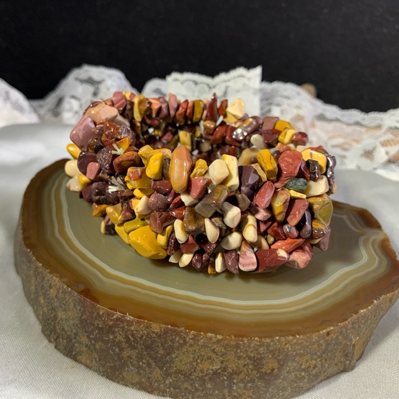 Mookaite Jasper Multicolor Gemstone Chip Bracelet - Picture 4 of 4